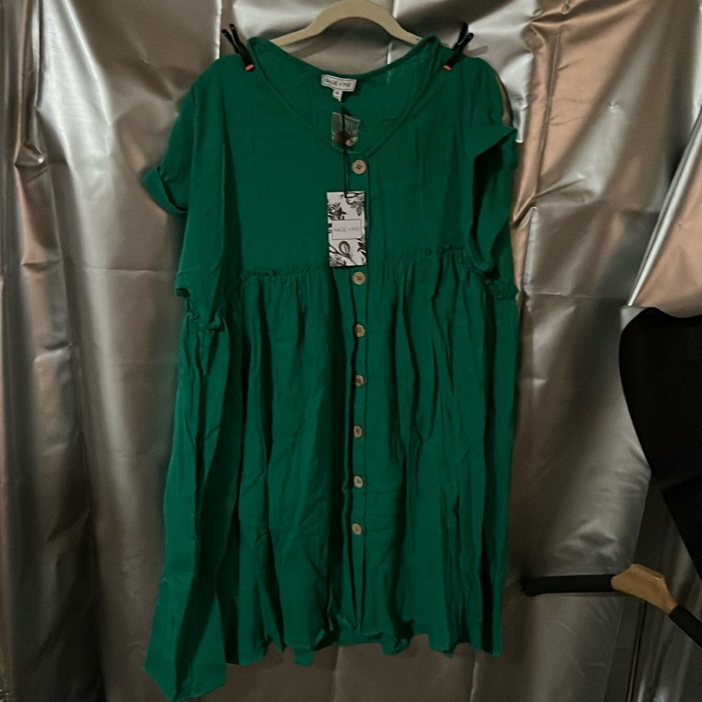 NWT. Sage + Fig Green Dress